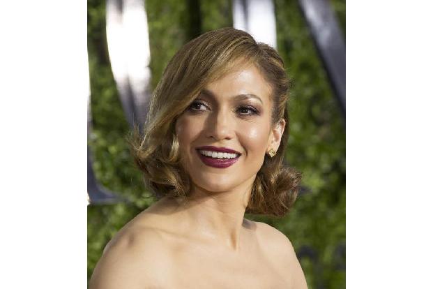 ...Robe von Valentino und präsentierte obendrein ihre brandneue Bob-Frisur auf dem Red Carpet. Ein echter Prinzessinnen-Look...