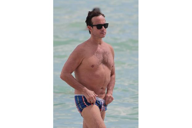 ...Comedian Pauly Shore scheint, als habe er sich in den vergangenen Monaten nicht gegen Chips, Schokolade und Bierchen zum ...