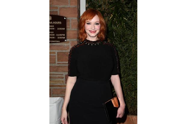 ...Christina Hendricks verriet bereits vor Jahren, dass sie eigentlich eine Blondine sei. Doch es war der feuerrote Look - u...