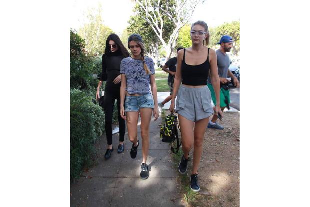 ...gibt es anscheinend drei Bewerberinnen für die Hauptrollen. Ihre Namen: Cara, Kendall und Gigi! Die drei Model-Freundinne...