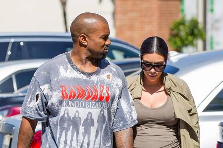 Beim Anblick der aktuellen Bilder von Kim Kardashian und Kanye West fällt einem gleich zweierlei auf: Das Ehepaar besuchte g...