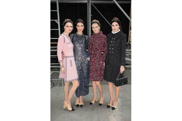 ...Karl Lagerfeld vorgeführt. Und anscheinend hat das klassische Chanel-Kostüm Frau Cruz so sehr begeistert, dass sie nun - ...