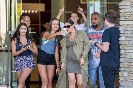 ...rappender Ehemann Kanye doch wesentlich effizienter und sparsamer: Sie teilen sich einfach die besten Teile aus dem fulmi...
