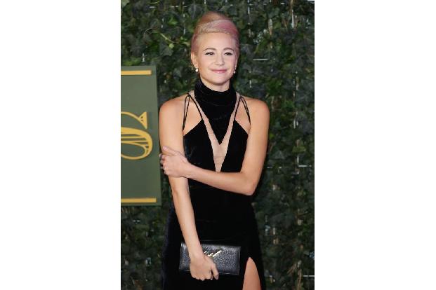 ...gegen wärmende Stoffe einzutauschen. Sängerin Pixie Lott konnte kaum verbergen, dass sie fröstelnd für die Fotografen pos...