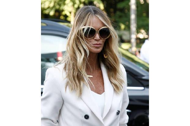 Da gab es aber ein ordentliches Blitzlichtgewitter. Am ersten Tag der Mercedes-Benz Fashion Week Berlin stolzierte gleich da...