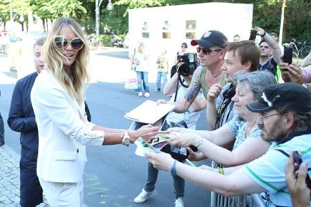 …Höhepunkt war oder ob noch weitere Stars einen Besuch in Berlin wagen. Immerhin bewies Elle Macpherson, dass sie auch für i...
