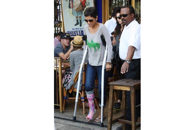...musste Halle Berry im Jahr 2012 greifen. Die Schauspielerin zog sich bei den Dreharbeiten zum Film 