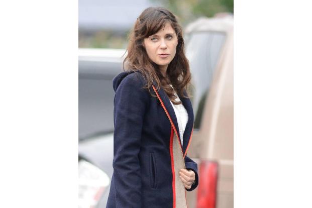 ...die Frischverlobte Zooey Deschanel sowie die...