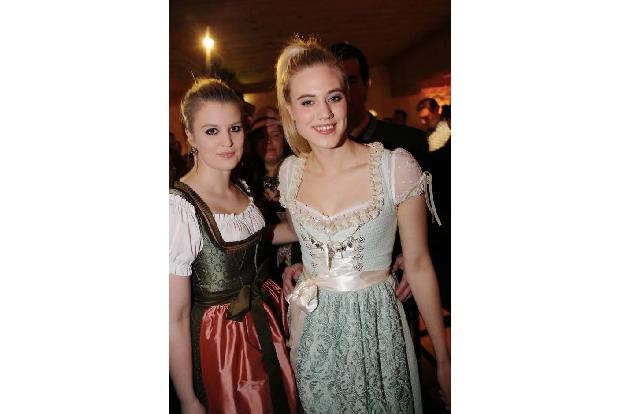 ...Larissa Marolt gesetzt. Die schöne Österreicherin gab sich in Sachen Outfit deutlich zugeknöpfter, gewährte dafür aber Ei...