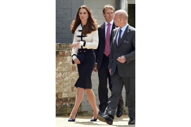 Besonders edel war auch diese Kombination der modebewussten Kate. Alexander McQueen zählt sicherlich zu ihren Lieblings-Desi...