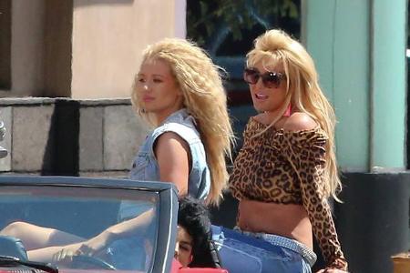 ...böses Blut mehr zu geben. Und wenn Britney jetzt mit der Hilfe von Iggy Azalea auch wieder musikalisch an die Spitze komm...