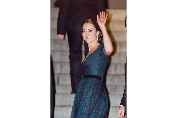 ...in einer Umfrage, welche die bestangezogene Schwangere ist, Herzogin Kate vom Fashion-Thron gestoßen. Doch müssen die Bef...