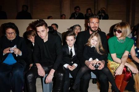 ...ihrer Familie auch einen Pflichtbesuch ihrer Show zu. Dementsprechend erschien zwar der gesamte Beckham-Clan - Papa David...