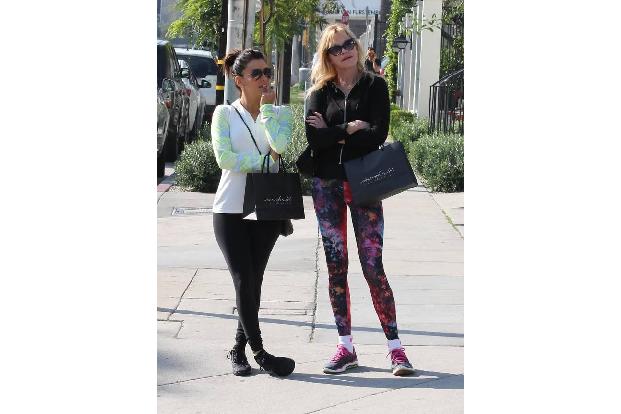 Nanu! Was ist denn bei Eva Longoria und Melanie Griffith los? Kommen die beiden Hollywood-Stars etwa gerade von einer gemein...