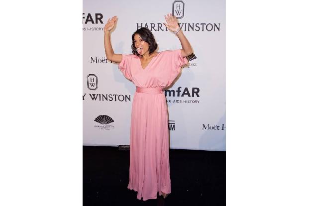 ...Damen, die gerne aus der Reihe tanzen? Richtig, halb so lustig! Rosario Dawson machte aus ihrem Namen eine Tugend und ers...