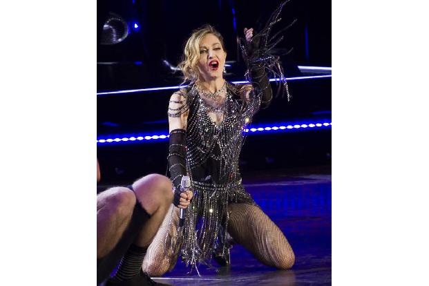 ...im Londoner Haus der Queen of Pop Madonna, die dort eine große Party schmiss. War es dort so langweilig? Oder ging es so ...