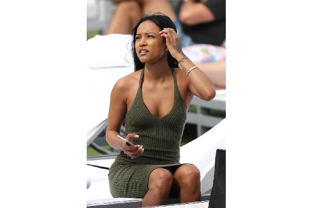...Karrueche dann eine schöne Liege ausgesucht hatte, musste sie offenbar erst einmal ihre...