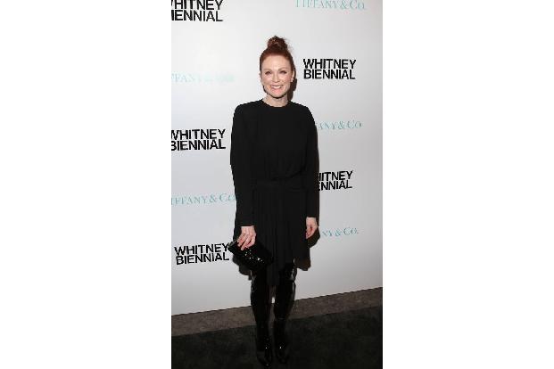 ...Julianne Moore! Wer mit 56 noch so gut aussieht, hat gut Lachen. Andere Kolleginnen haben da schon so einige Schönheitsop...