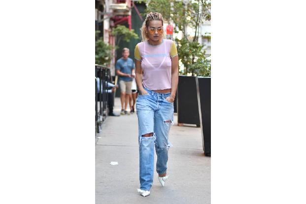 ...Rita Ora und Co. auf dieses heiß geliebte Teil verzichten müssen, ist zu bezweifeln. Mode ändert sich zwar schnell, aber...