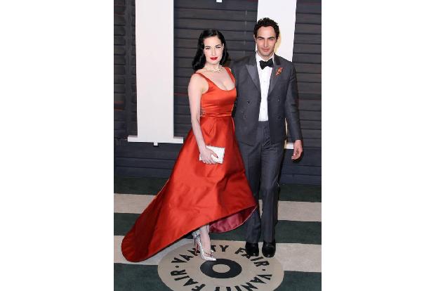 ...Zac Posen hat sie in ihrem Smartphone sicherlich unter Kurzwahl eingespeichert. Hat aber auch seine praktischen Seiten, d...