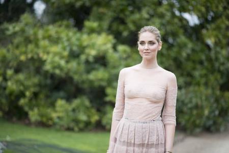 ...auf der Straße. Chiara Ferragni beschreibt diesen Braless-Trend auf ihrem Blog 'The Blond Salad' als eine 