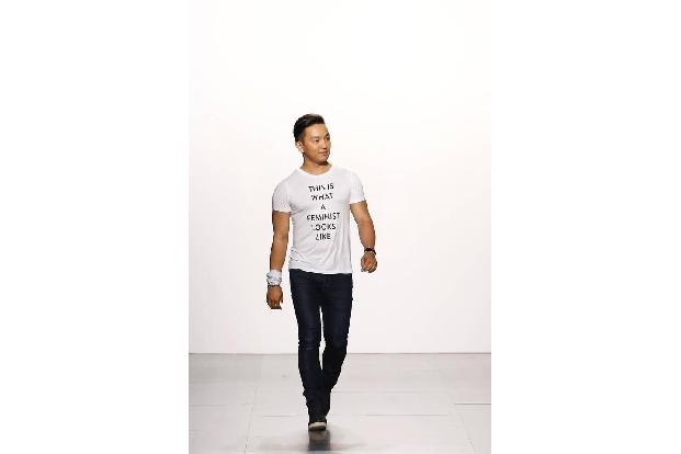Prabal Gurung beehrt in diesem Jahr die Mercedes-Benz Fashion Week Berlin! Ein echtes Highlight der Modebranche, hat der nep...