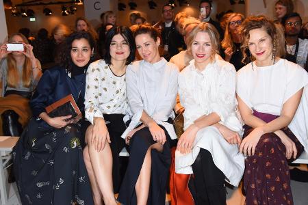 ...sicherlich auch zahlreiche Stars in der Front Row sitzen, wie bei Dorothee Schumacher am Donnerstag. Jasmin Tabatabai, Al...