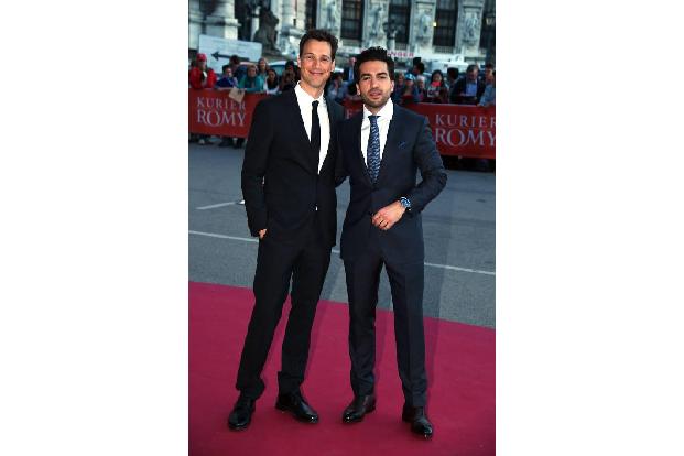 ...Elyas M'Barek und Florian David Fitz. Praktisch, denn so muss man nicht alleine schick angezogen über die roten Teppiche ...