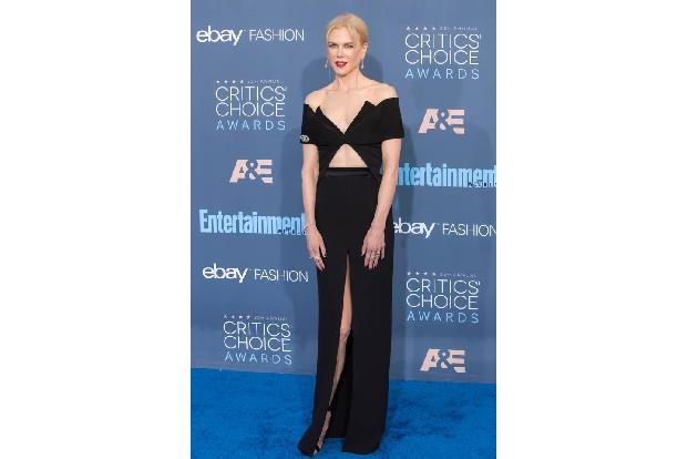 ...standen in starken Kontrast zu einem Look, den die australische Schönheit vor einigen Wochen bei den Critics' Choice Awar...