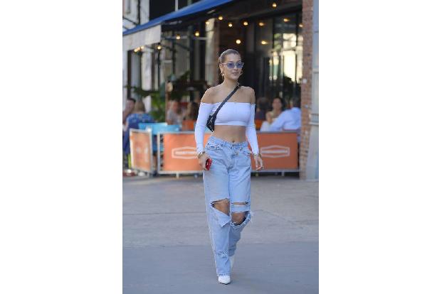 Um Bella Hadid kommt man in der Modewelt nicht herum. Das Model ist so gefragt wie fast keine andere - ihre Schwester Gigi u...