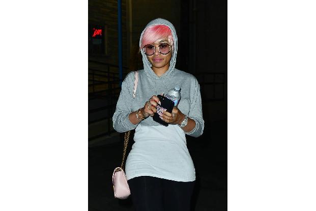 ...es da nicht noch auffälliger und knalliger gehen würde. Auch ein schreiendes Pink befindet sich in ihrem Frisuren-Reperto...