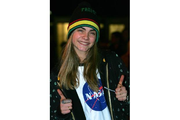 ...vorne mit dabei beim aktuellen No-Make-up-Trend ist Supermodel Cara Delevingne. Die hübsche Britin brezelt sich eigentlic...