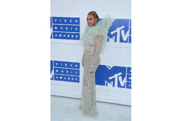 ...schnell gehen muss, dann hat Beyoncé einen besonderen Trick: scharfes Essen. Um die Fettverbrennung anzukurbeln, gönnt si...
