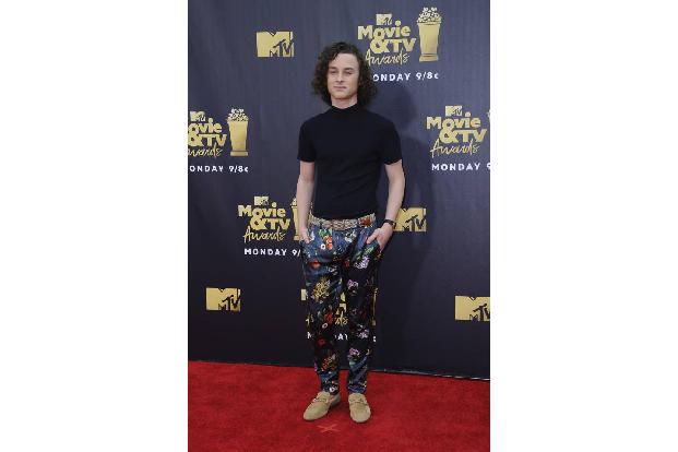 ...'Es'-Schnuckel Wyatt Oleff wagte in dieser Print-Hose etwas - es ist einfach cool, wenn sich Showbiz-Jungs mehr trauen, a...