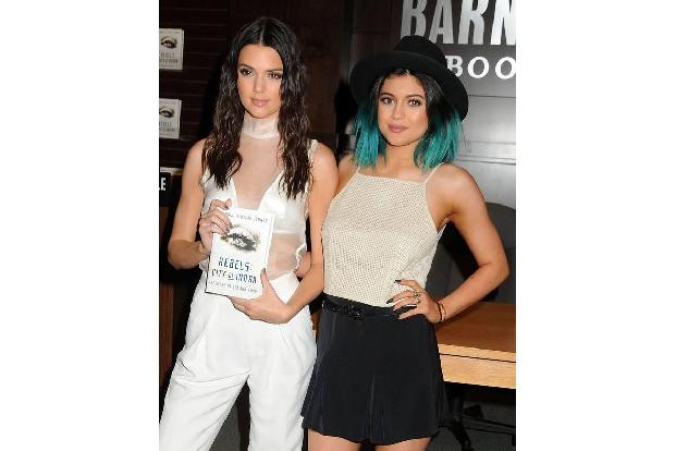 ...Kendall und Kylie Jenner vor wenigen Wochen ihren ersten Roman veröffentlicht. Und bislang verkauft sich der Wälzer wohl ...