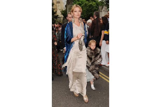 Als Supermodel sollte Kate Moss es eigentlich besser wissen, aber die 40-Jährige greift bis zu 30 Mal am Tag zur Zigarette. ...