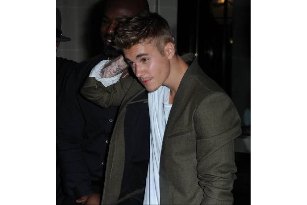 ...Justin Bieber in Paris einen gewaltigen Bogen um den schönen 