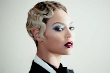 ...wurde hin und her experimentiert, doch so richtig warm geworden ist Bey mit dem Look nicht. Zum Glück...