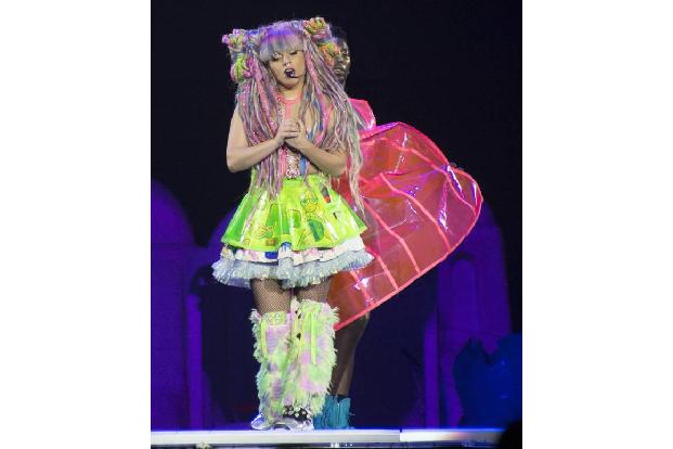 ...ihren mutigen Kleidungsstil bekannt. Nicht nur bei ihren Konzerten zeigt sich Stefani Germanotta, wie Gaga mit bürgerlich...