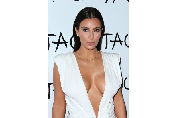 ...21. Oktober feierte Kim Kardashian ihren 34. Geburtstag. Doch anstatt der Frau Mama ein selbst bemaltes Bild und einen St...