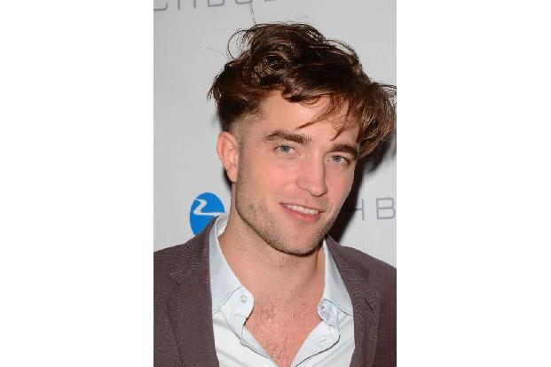 Hui, da war aber jemand in Rasierlaune! Schon vor einigen Tagen wurde Robert Pattinson mit deutlich kürzeren Seitenpartien g...