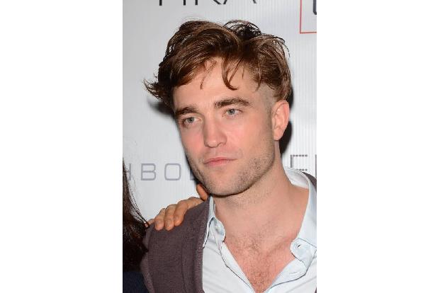 ...beiden haben schließlich alle Zeit der Welt. Und wir sind gespannt mit welchen optischen Veränderungen Robert Pattinson s...