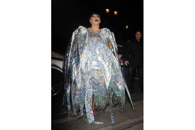 ...der jeweiligen Lebenssituation anpassen. Wie sonst hätte La Gaga wohl die Limousine verlassen können? Als die Lady am Mon...