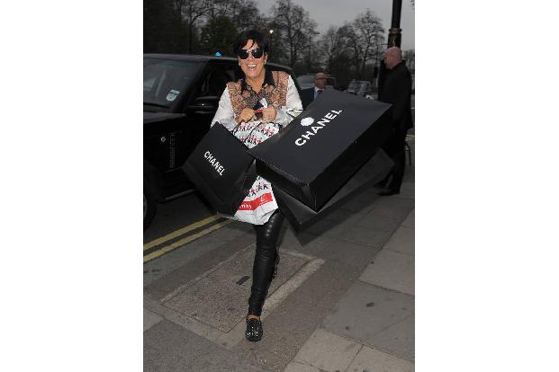 ...Kris Jenner. Sie ist eine absolute Chanel-Fashionista. Da kann es doch nur förderlich sein, wenn das Töchterchen...