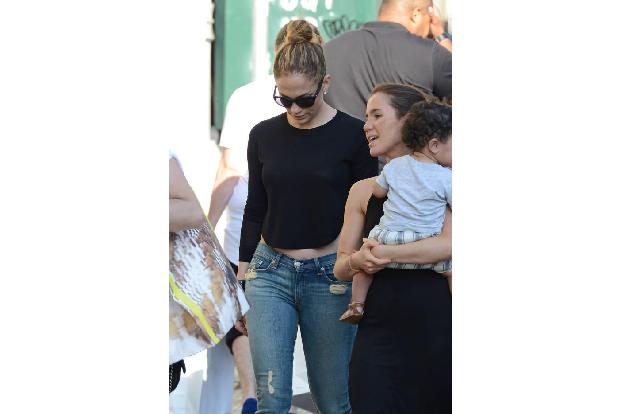 ...entspannt zu ihrem nächsten Termin schlendert. J-Lo ist immer noch 