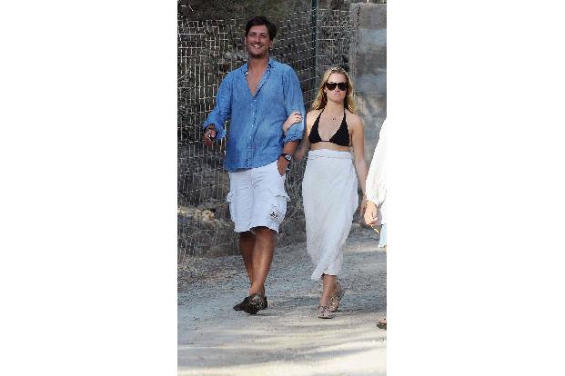 ...Figur scheint jedenfalls absolut in sein Beuteschema zu passen. Seine Ex-Freundin Amanda Hearst war von ähnlicher Statur....