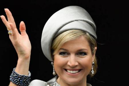 Auch die niederländische Königin Maxima ist für ihren Modegeschmack und ihre feine Garderobe bekannt. Besonders ihre Hüte so...