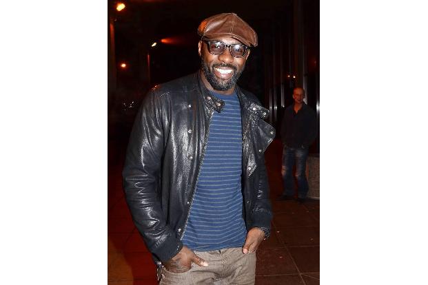 ...sein Kollege Idris Elba. Zu den Lieblingsaccessoires des britischen Schauspielers zählen nerdige Ray Ban-Brillen und edle...