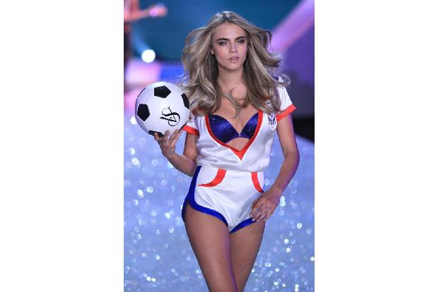 ...Show von Victoria's Secret stattfindet. Noch im letzten Jahr schritt die attraktive Blondine stolz für die Dessous-Edel-...