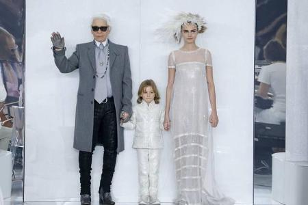 ...blonde Britin wohl da aber nicht zu machen. Im Herz von Karl Lagerfeld scheint genug Platz für mehrere Musen zu sein. Doc...
